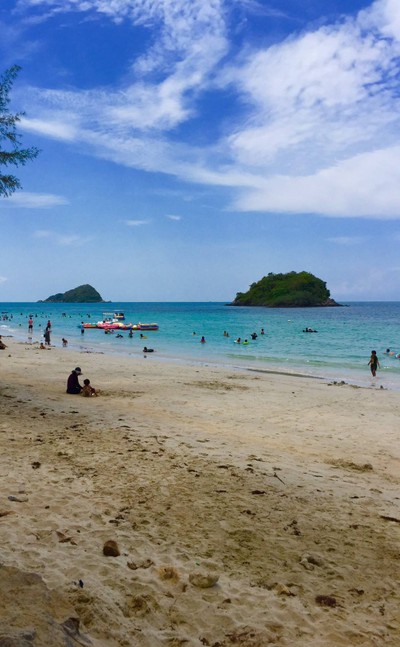 ทะเบสีมรกตที่หาดนาง หาดสวยทะเลสวย