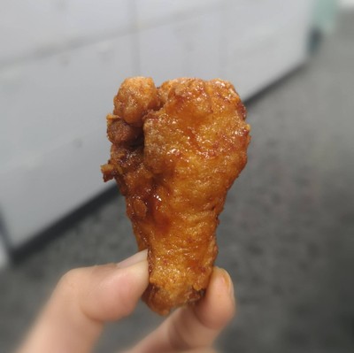 ปีกไก่บอนชอน ซอสเผ็ด