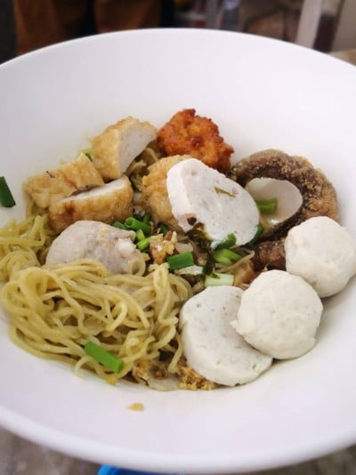 เมนูของร้าน บะหมี่ลูกชิ้นปลา นิวยืนยง พลับพลาไชย -