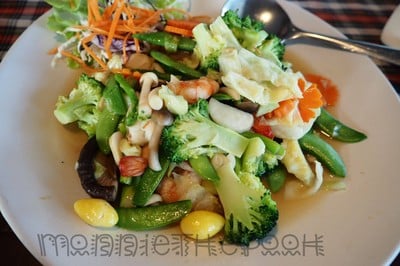 ผัดผักรวมกุ้งสด