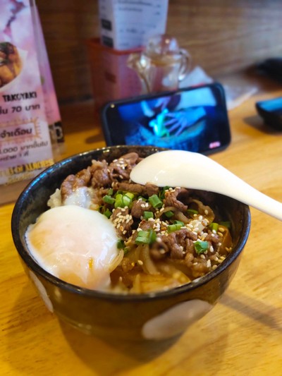 ข้าวหน้าเนื้อไข่ออนเซ็น