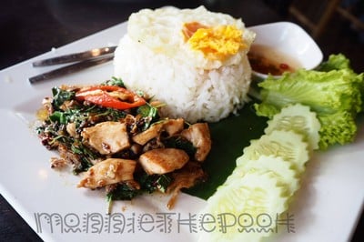 Baan Poon Cafe (บ้านปูน) Baan Poon Cafe (บ้านปูน)