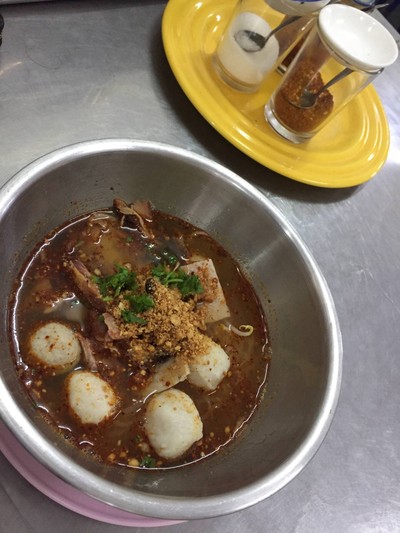 เส้นเล็กต้มยำพิเศษ