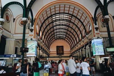 Saigon Central Post Office ด้านในเหมือนสถานีรถไฟหัวลำโพงมากๆ