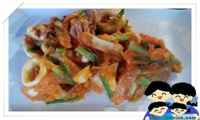 ปลาหมึกผัดไข่เค็ม
