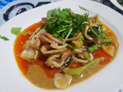 ปลาหมึกผัดผงกะหรี่