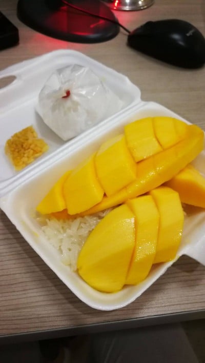 ข้าวเหนียวมะม่วงหนุงหนิง สุขุมวิท 38