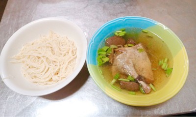 หมี่ซั่วแห้ง เกาเหลาเป็ดตุ๋น