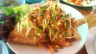 ปลาทับทิมทอดยำ