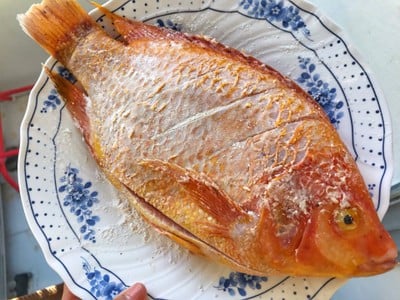 วิธีทำ ปลาทับทิมทอดกระเทียมกับน้ำจิ้มรสเด็ด