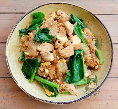 วิธีทำ เส้นใหญ่ผัดซีอิ๊วไก่ วิธีทำ เส้นใหญ่ผัดซีอิ๊วไก่