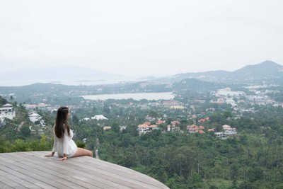 นั่งชิลๆ ดูวิวเกาะสมุย