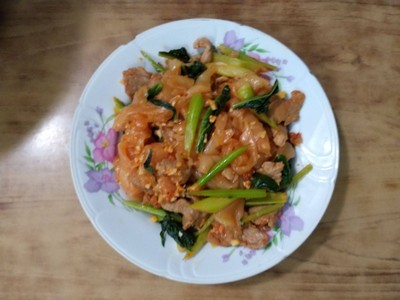 วิธีทำ เส้นใหญ่ผัดเต้าหู้ยี้ วิธีทำ เส้นใหญ่ผัดเต้าหู้ยี้
