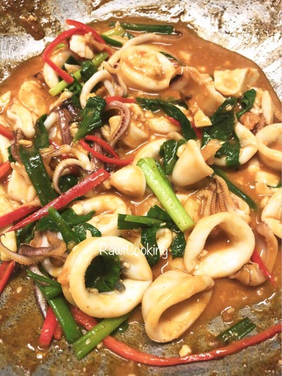วิธีทำ ปลาหมึกผัดไข่เค็ม วิธีทำ ปลาหมึกผัดไข่เค็ม