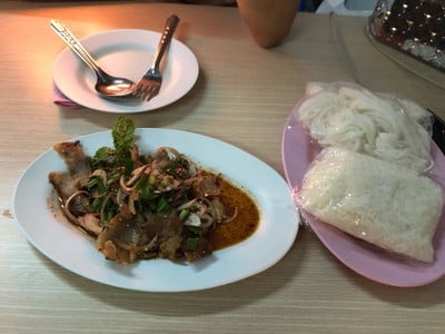 น้ำตกคอหมูย่าง