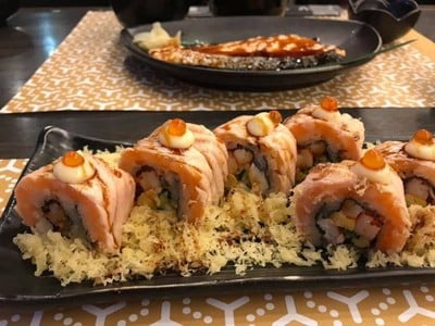 แซลมอน อบุริ โรล