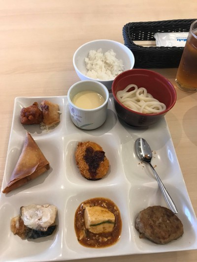 แวะทานมื้อกลางวันก่อนเดินทางไปต่อที่ป่าไผ่เมืองเกียวโต