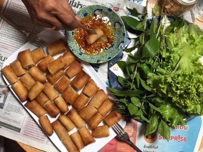 วิธีทำ ปอเปี๊ยะทอดไส้หมูสับและกุ้ง วิธีทำ ปอเปี๊ยะทอดไส้หมูสับและกุ้ง