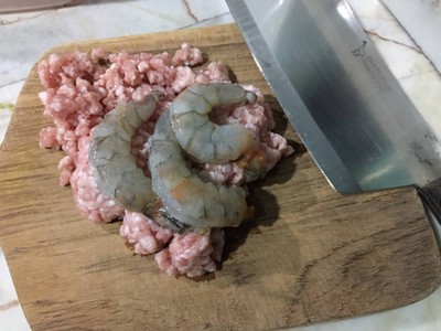 วิธีทำ ปอเปี๊ยะทอดไส้หมูสับและกุ้ง วิธีทำ ปอเปี๊ยะทอดไส้หมูสับและกุ้ง