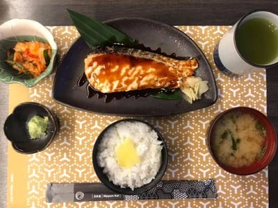 ข้าวปลาแซลมอนย่างซีอิ๊ว