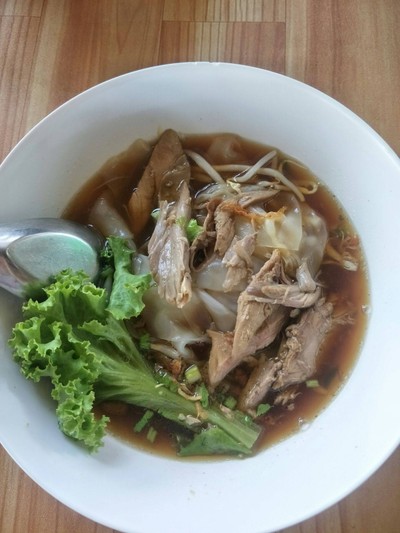 เส้นใหญ่ก๋วยเตี๋ยวเป็ด