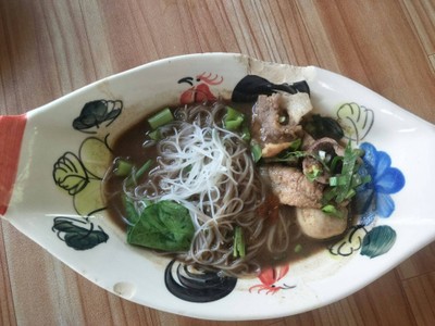เส้นหมี่หมูน้ำตก