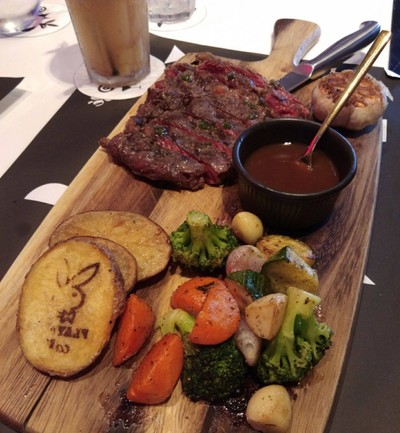 อาหาร หรือ เครื่องดื่ม