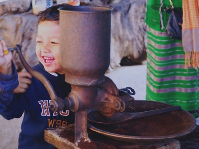 เครื่องบดกาแฟโบราณของลุงสมศักดิ์