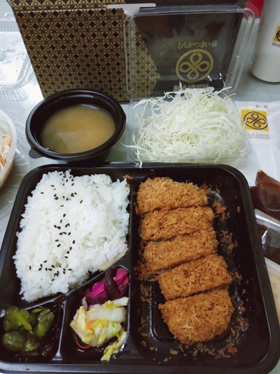 เซตคุโรบูตะเบนโตะทงคัตสึสันนอก