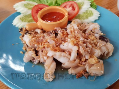 ปลาหมึกทอดกระเทียม