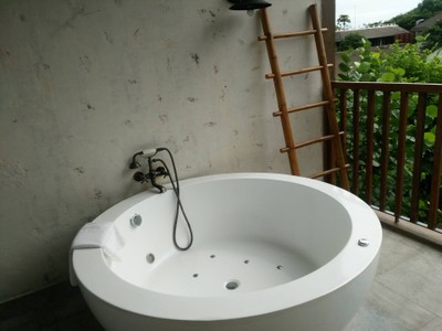 อ่างจากกุซซี่