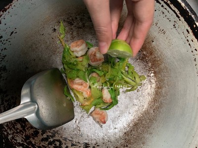 วิธีทำ กุ้งผัดคื่นช่าย วิธีทำ กุ้งผัดคื่นช่าย