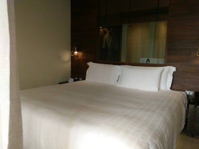 ที่นอนขาวสะอาด นุ่ม