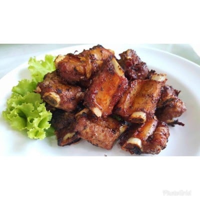 วิธีทำ กระดูกหมูกระเทียมพริกไทย วิธีทำ กระดูกหมูกระเทียมพริกไทย