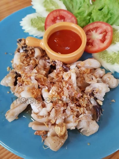 ปลาหมึกทอดกระเทียม
