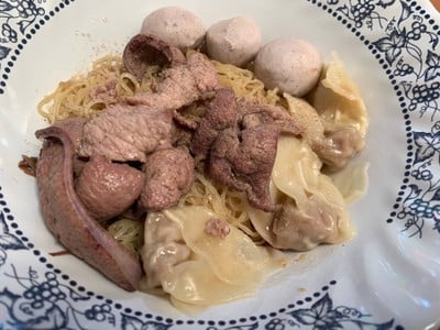 ฮานาน บะหมี่เกี๊ยวเนื้อย่าง (Hanan : Beef noodle) ฮานาน บะหมี่เกี๊ยวเนื้อย่าง (Hanan : Beef noodle)