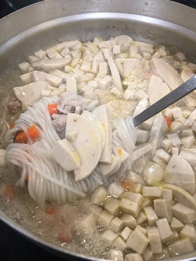 วิธีทำ ก๋วยจั้บญวนหนักเครื่อง วิธีทำ ก๋วยจั้บญวนหนักเครื่อง