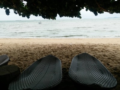 ทะเลพัทยาหน้าหาดของโรงแรมที่เราพัก U Pattaya