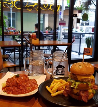 Sorry I'm Hungry Burger Cafe กรุงธนบุรี