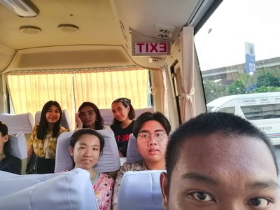 ระหว่างรอรถออกทุกๆ15 นาที ขอสักรูป