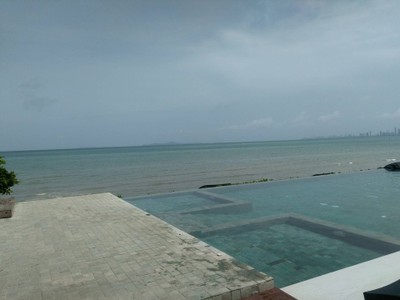 สระกับทะเล