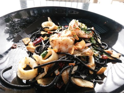 สปาเก็ตตี้เส้นดำซีฟุ๊ด