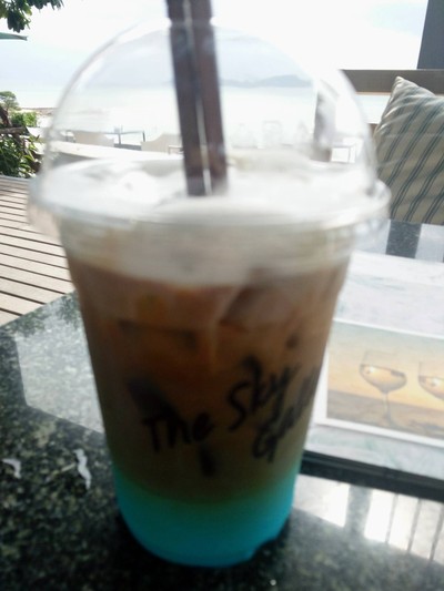 The Sky Gallery (เหมือนบลูโซดาผสมกาแฟ) Signature ร้านนี้