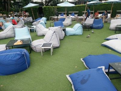 ที่นั่งสนามหญ้าชิลๆ