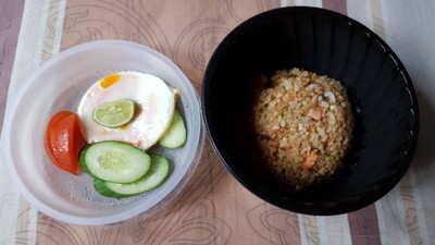 SALMON GARLIC FRIED RICE