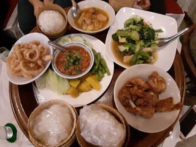 จัดเต็มขันโตก