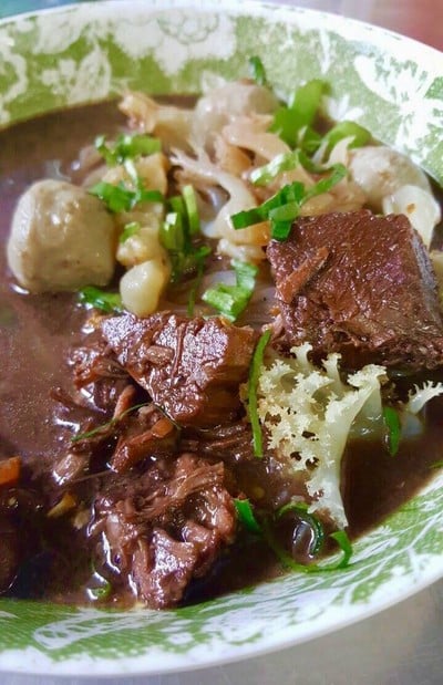 เมนูของร้าน ก๋วยเตี๋ยวเรือเฉินหลง ถนนแสงจันทร์
