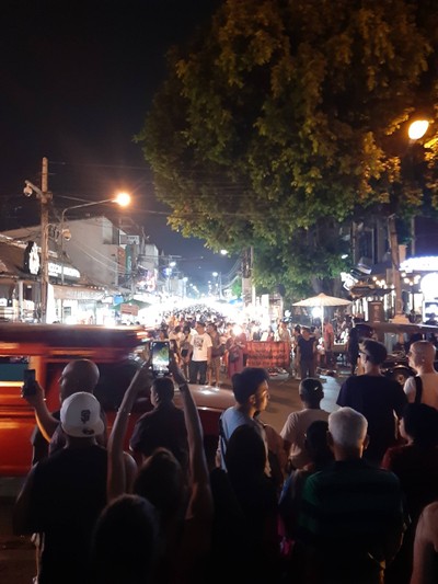 คนแน่นมากๆ