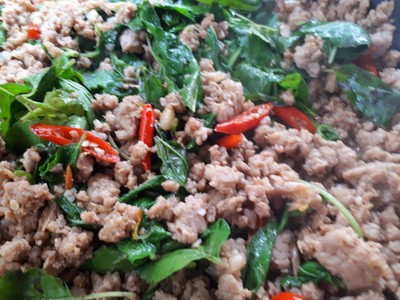 หมูผัดกระเพรารักษ์โลก