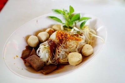 ก๋วยเตี๋ยวห้อยขาริมปิง (Rimping Boat Noodle) ก๋วยเตี๋ยวห้อยขาริมปิง (Rimping Boat Noodle)